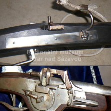 Detail doutnákového a křesadlového zámku palných zbraní. Foto: Kamila Dvořáková