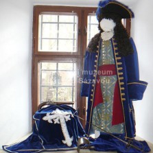 Kostým (2. pol. 17. stol.) a kord francouzského typu. Foto: Kamila Dvořáková