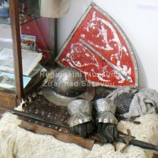 Zbroj k vyzkoušení pro návštěvníky. Foto: Kamila Dvořáková