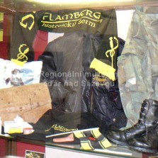 Civilní oděvy a nezbytná lékárnička. Foto: Kamila Dvořáková