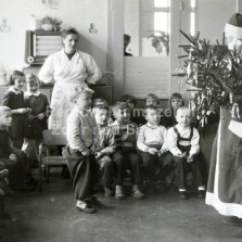 Děda Mráz ve školce (50. léta). Foto: archiv RM