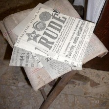 Noviny - náhražka v případě nedostatku toaletního papíru. Foto: Kamila Dvořáková