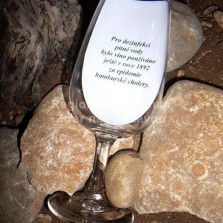Sklenice skrývají perličky o víně a jeho historii. Foto: Kamila Dvořáková