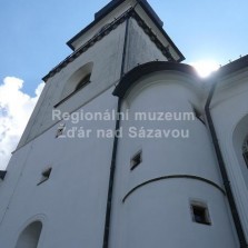 Pod věží kostela sv. Prokopa - zastavení sedmé a poslední. Foto: Kamila Dvořáková