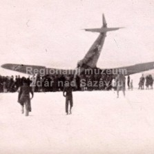 Havarované německé letadlo na Ptáčkově kopci (počátek roku 1945). Foto: Archiv RM