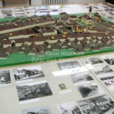 Model města obklopený fotografiemi událostí v květnu 1945. Foto: Kamila Dvořáková