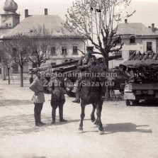 Kaťuše na náměstí (10. 5. 1945). Foto: Vilém Frendl