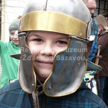 Mladý legionář v přilbě. Foto: Kamila Dvořáková