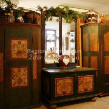 Almary a truhla. Foto: Kamila Dvořáková