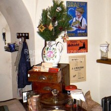 Chvojka a reklamy. Foto: Kamila Dvořáková