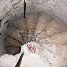 Točité schody v dolní části výstupu na věž. Foto: Kamila Dvořáková