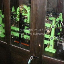 Hodinový stroj z roku 1930. Foto: Kamila Dvořáková