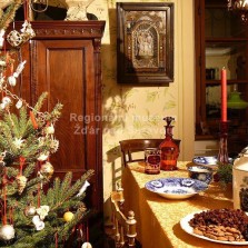 Stromeček a stůl. Foto: Kamila Dvořáková