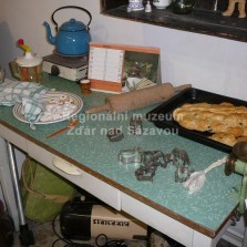 Kuchyňský stůl při výrobě cukroví. Foto: Kamila Dvořáková