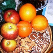 Perníčky, křížaly, ovoce. Foto: Kamila Dvořáková