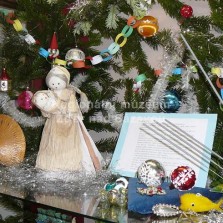 Vánoční výzdoba a prskavky. Foto: Kamila Dvořáková
