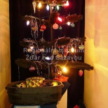 Vánoční stromeček - jeden z prvních umělých u nás vyrobených. Foto: Kamila Dvořáková