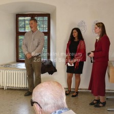 Vedoucí muzea Zdeňěk Málek zahajuje vernisáž výstavy. Foto: Kamila Dvořáková