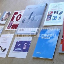 Prospekty, které seznamují návštěvníky s problematikou života sluchově a zrakově postižených. Foto: Kamila Dvořáková