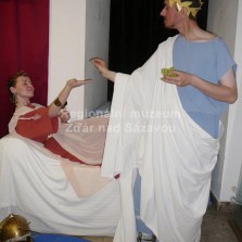 Císař Claudius a jeho čtvrtá manželka Agrippina krátce před půlnocí. Foto: Kamila Dvořáková