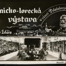 Pohlednice z lesnicko-lovecké výstavy Jana Theodoricha Doležala z roku 1934 od Viléma Frendla.