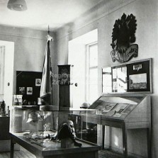 Expozice 19. století v Okresním vlastivědném muzeu roku 1963.