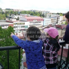 Návštěvníci zkoumají náměstí. Foto: Kamila Dvořáková