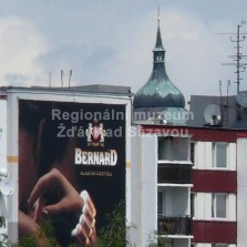 Neobvyklý pohled na Zelenou horu - pohled od úpatí věže. Foto: Kamila Dvořáková