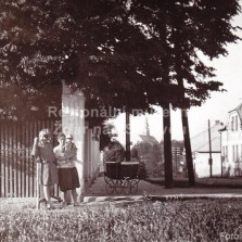 Na dnešní křižovatce ulic Veselské a Jiřího z Poděbrad. Foto: Vilém Frendl