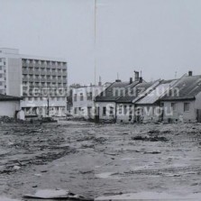 Hotel Jehla a stará zástavba Libušína. Foto: Vilém Frendl