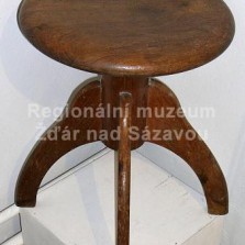 Otočná židle z ateliéru Viléma Frendla, na které seděly stovky Žďáráků. Foto: Kamila Dvořáková