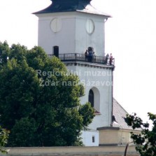 Věž s návštěvníky od parkoviště Lidlu. Foto: Kamila Dvořáková