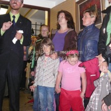 Autor výstavy líčí návštěvníkům, co je čeká. Foto: Kamila Dvořáková