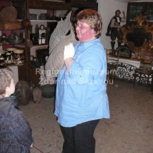 Výklad v první místnosti - prvorepublikovém depozitáři. Foto: Petra Lhotská