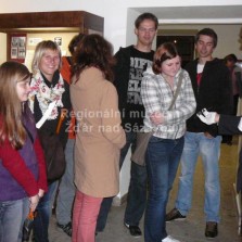 Návštěvníci se baví při hádání. Foto: Kamila Dvořáková