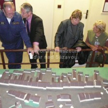 Diskuse nad modelem centra města Žďáru. Foto: Kamila Dvořáková