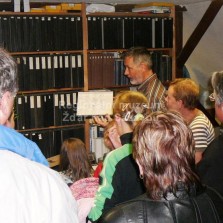 Návštěvníci naslouchají. Foto: Kamila Dvořáková