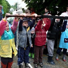 Pumpující děti. Foto: Kamila Dvořáková