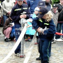 Mladí hasiči v akci. Foto: Kamila Dvořáková