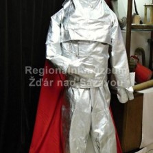 Žáruvzdorný azbestový oblek. Foto: Kamila Dvořáková