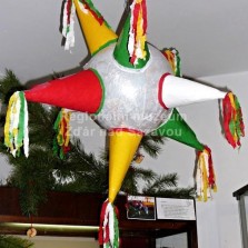 Mexická vánoční pinata. Foto: Kamila Dvořáková