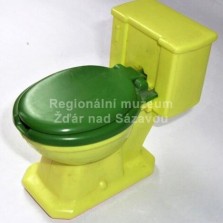 Žertovná stříkací toaleta. Foto: Kamila Dvořáková