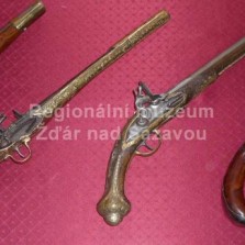 Pistole s křesadlovými zámky (přelom 17. a 18. stol.) Foto: Kamila Dvořáková