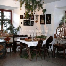 Vánočně vyzdobená světnice. Foto: Kamila Dvořáková