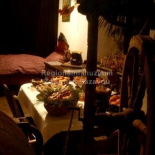 Pohled oknem do světnice. Foto: Kamila Dvořáková