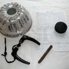 Forma, klika, vítězný puk a doutník. Foto: Kamila Dvořáková