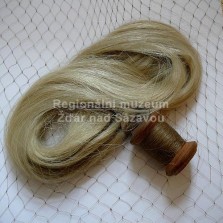 Síťkování z lidských vlasů. Foto: Kamila Dvořáková