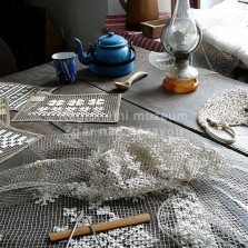 Síťkařův stůl a nástroje. Foto: Kamila Dvořáková