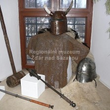 Repliky středověkých zbraní. Foto: Kamila Dvořáková