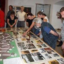 Návštěvníci na Tvrzi. Foto: Antonín Zeman